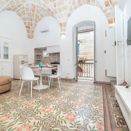 Nocleg ze śniadaniem Elegance Staffa - Centro Storico A 200m 3*