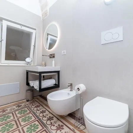 Elegance Staffa - Centro Storico A 200m 3*